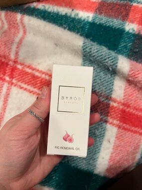 ROE White and Pink Fig Renewal Face Oil Box